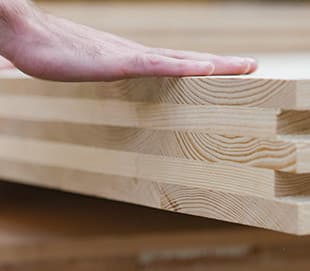 Le bois lamellé-croisé (CLT) pour la construction en bois
